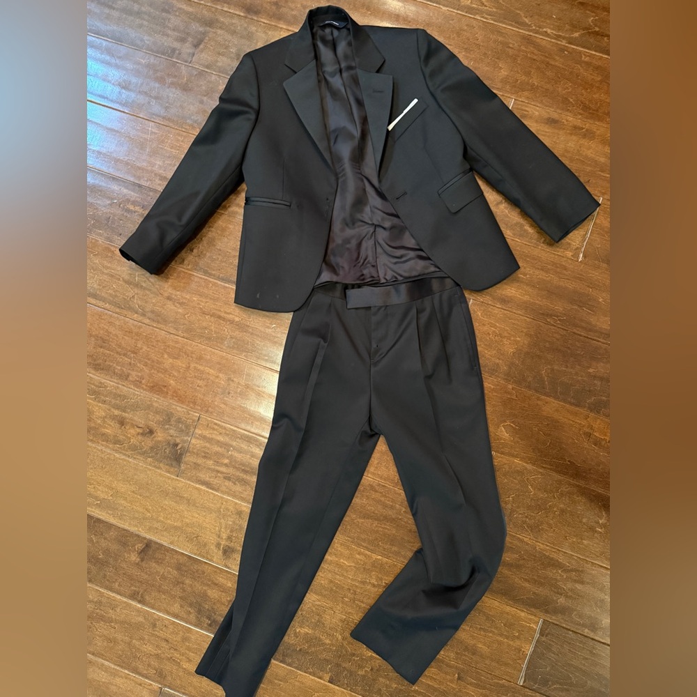 Brooks Brothers BoysClassic Black Suit - **flaw inside collar area Jacket & Pant